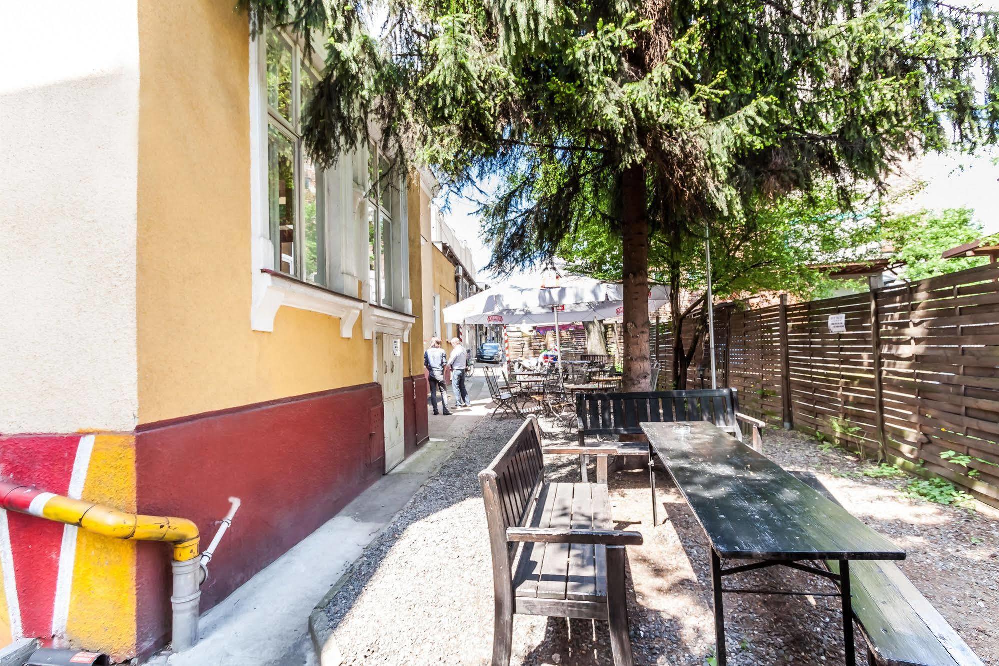 Good Bye Lenin Pub & Garden Hostel Krasków Dış mekan fotoğraf